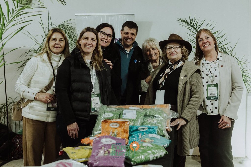 La Sociedad Rural de Rafaela entregó 600 raciones de alimentos nutritivos de la UNL a la Escuela Paul Harris